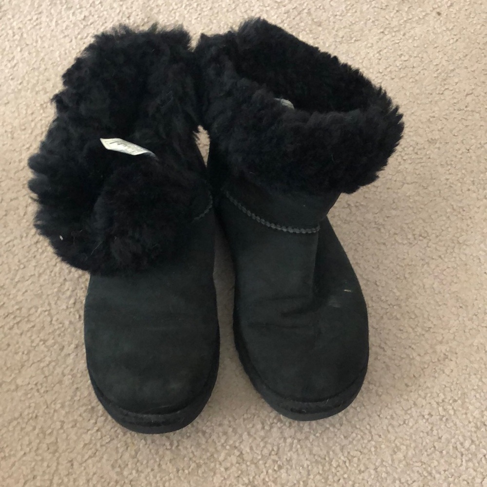 Women’s size 8 black uggs